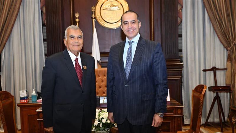 لقاء وزير الشئون
