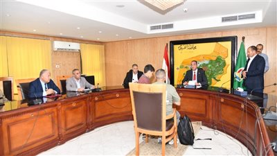 محافظ الفيوم يشكل لجنة لفحص تظلمات المعلمين من مسابقة القيادات