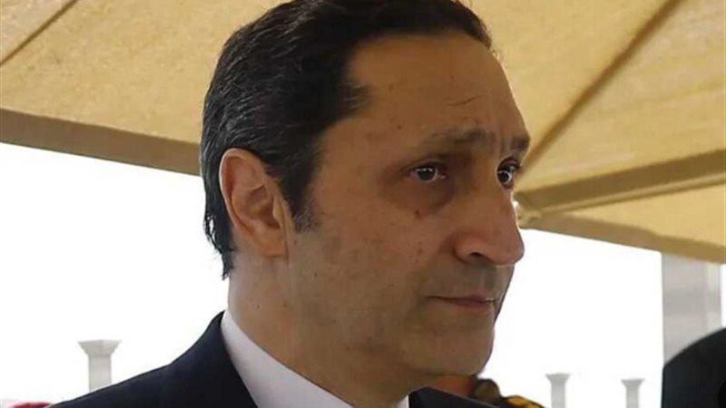 علاء مبارك يسخر من