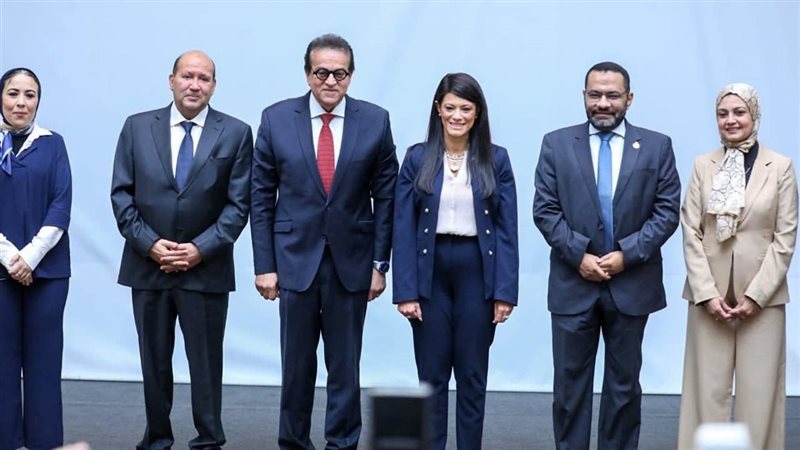 وزير الصحة في مؤتمر