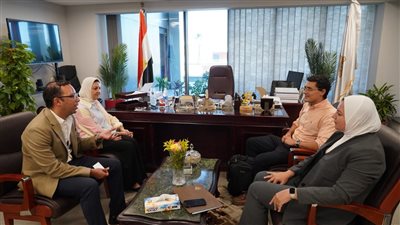 جامعة عين شمس تستقبل المدير الإقليمي لفرع الجامعة السويسرية في إسبانيا