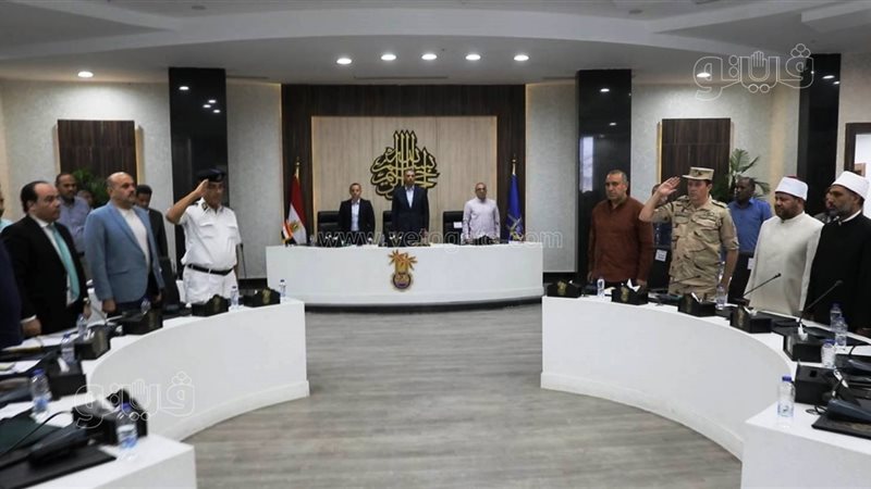 اجتماع محافظ اسوان