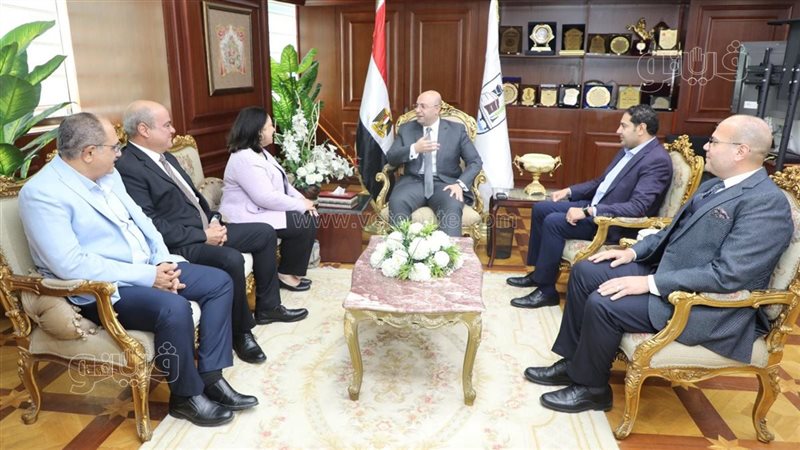 محافظ بني سويف يستقبل