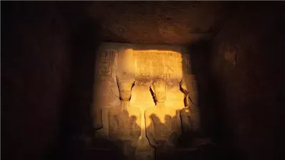 بحضور 4 آلاف سائح، أسوان تحتفل بتعامد الشمس على وجه رمسيس الثاني