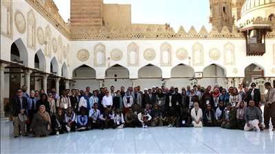 المشرف على الأروقة العلمية يرافق وفد شباب مجلس الكنائس العالمي في جولة داخل الجامع الأزهر
