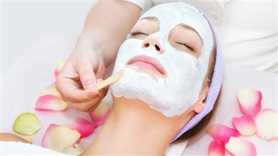 8 أخطاء تتسبب في جفاف بشرتك دون أن تنتبهي