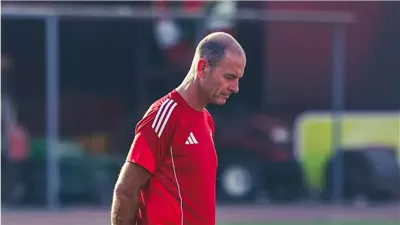 توروب يطالب لاعبي الأهلي بإغلاق صفحة أفريقيا والتركيز على قمة الدوري 