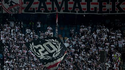 استقبال جماهير الزمالك للاعبين خلال الإحماء قبل مباراة بيراميدز (فيديو)