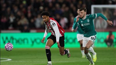  الدوري الإنجليزي، برينتفورد يتقدم على ليفربول 2-1 في شوط أول مثير 