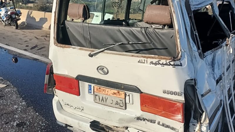 انقلاب ميكروباص بالطريق