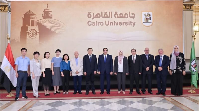 لقاء رئيس جامعة القاهرة