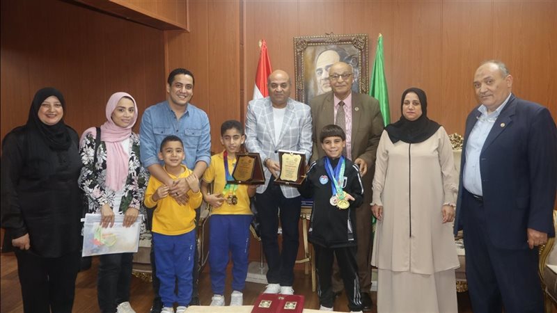 تكريم الطلبة المتفوقين