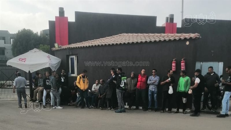 عمال الأهلي يرفضون