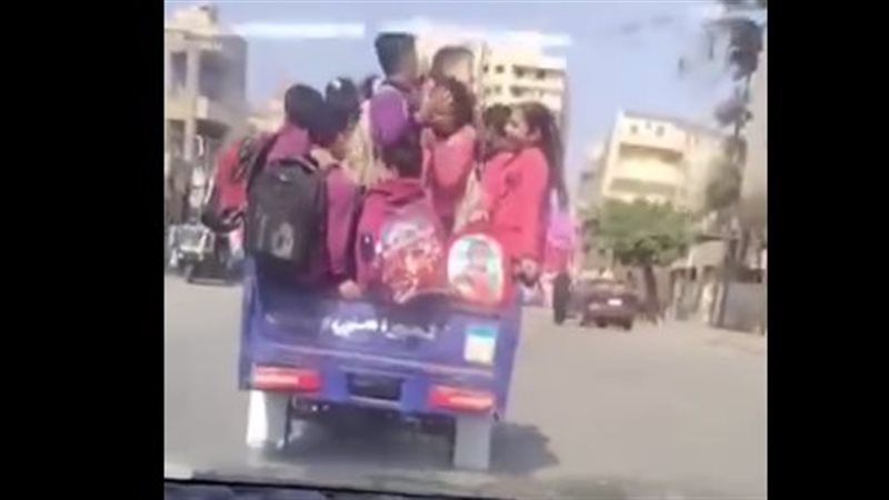 نقل عشرات الأطفال