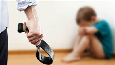 كيف يوازن الآباء بين الحزم واللين في تربية الأبناء دون قسوة؟ أمين الفتوى يجيب(فيديو)