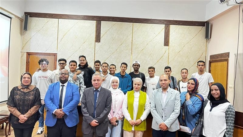 جانب من فاعليات الندوة،