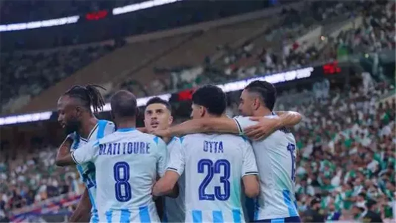 بيراميدز، فيتو