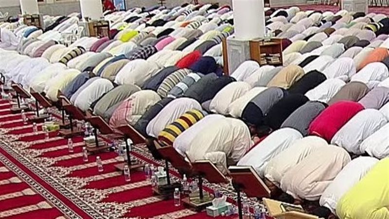 حكم المرور من أمام