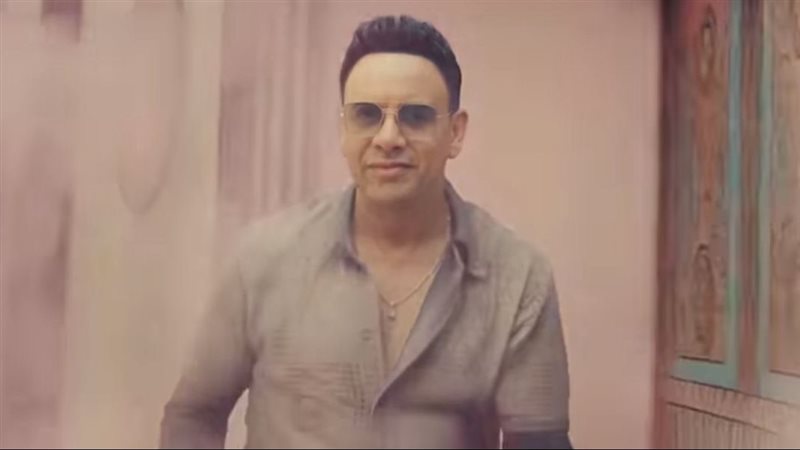 مصطفي قمر 