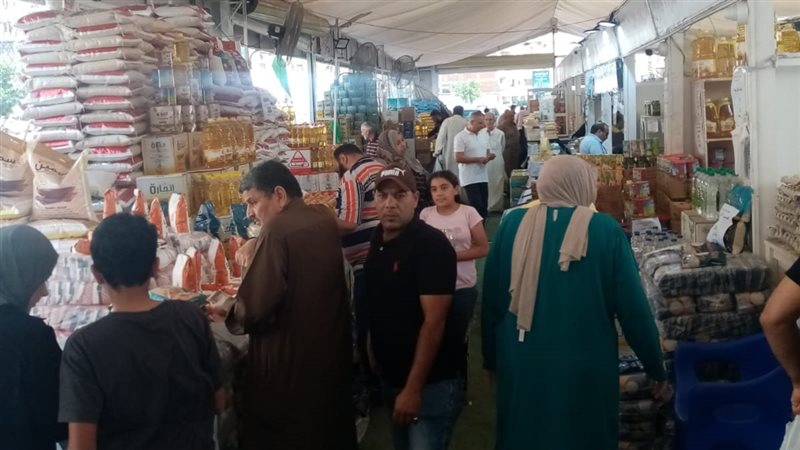 إقبال على المعرض