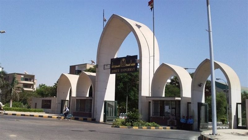 5 مرشحين لمنصب عميد
