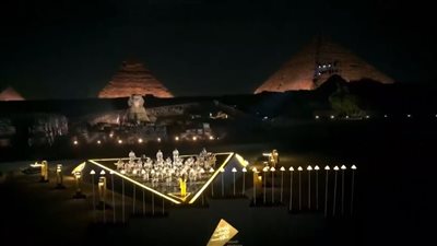 أحمد مالك وسلمى أبو ضيف وأحمد غزي وهدى المفتي بالزي الفرعوني في حفل افتتاح المتحف المصري الكبير 