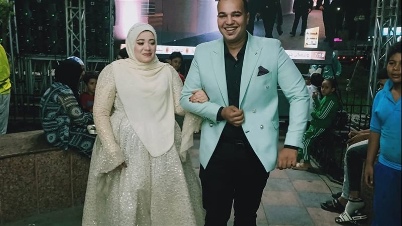 عريس وعروسه في افتتاح