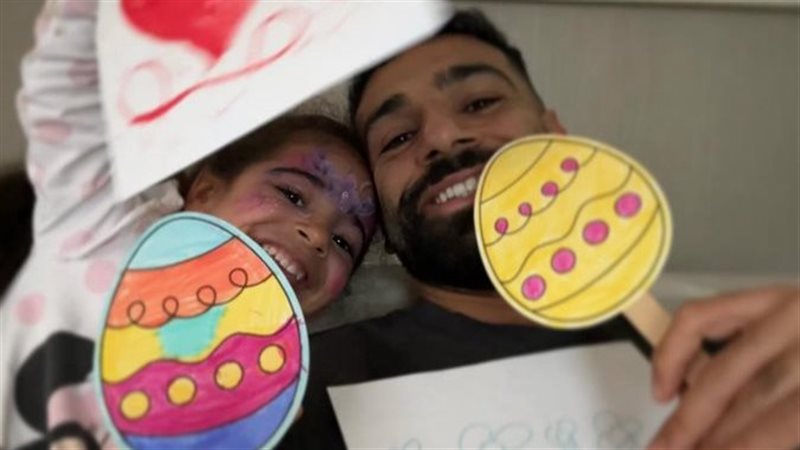 محمد صلاح مع ابنته