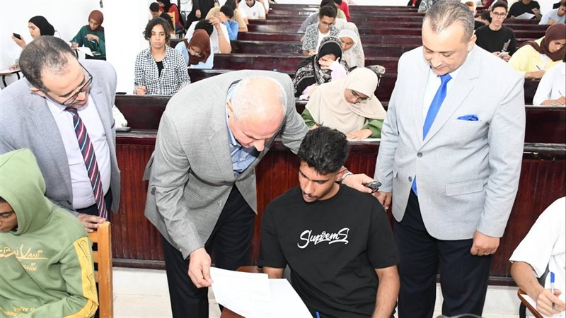 رئيس جامعة القناة