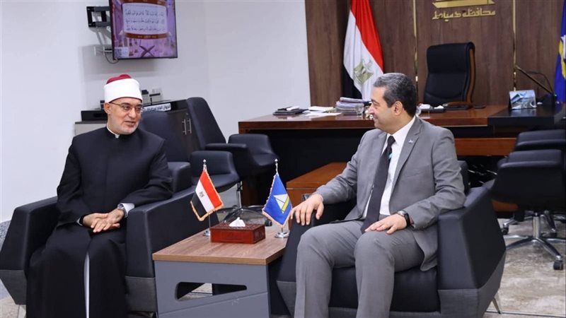 محافظ دمياط يستقبل