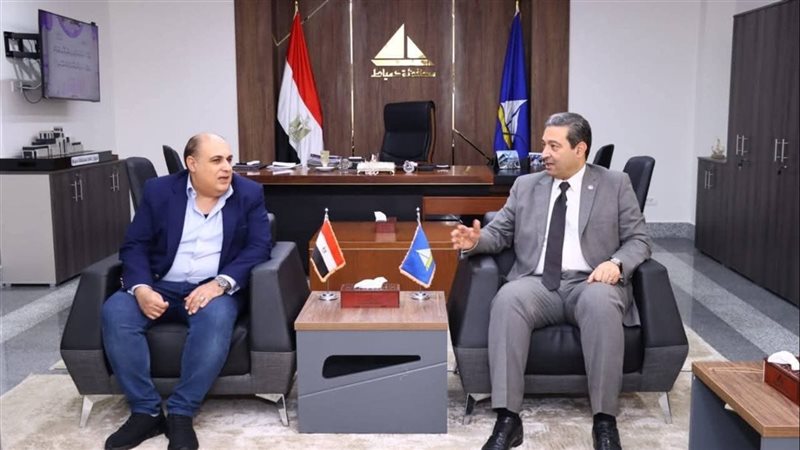 محافظ دمياط يستقبل