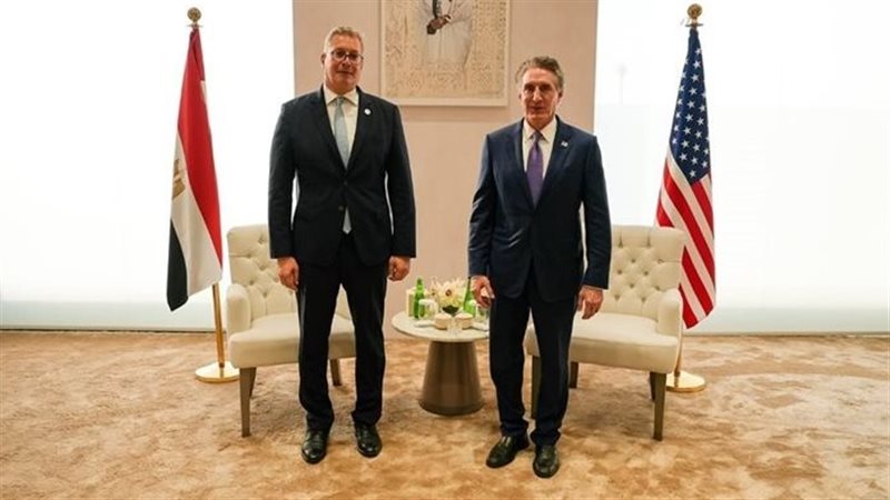 وزير البترول يبحث