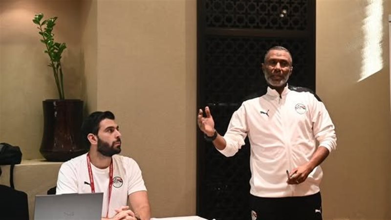 أحمد الكاس يحاضر