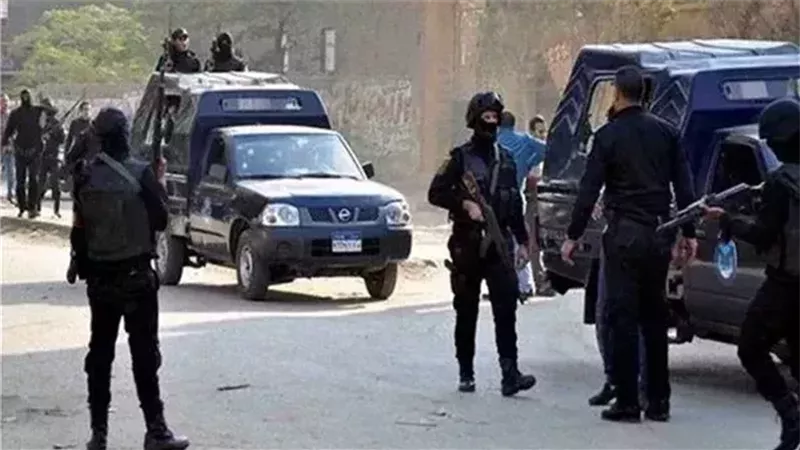 ولية أمر طالب تتعدى