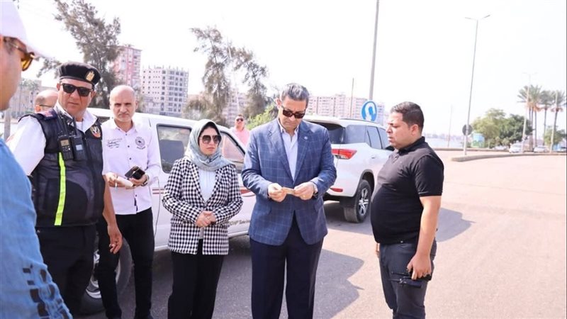 محافظ دمياط يضبط
