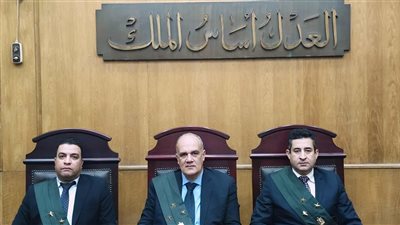 جنايات المنصورة تنظر أولى جلسات محاكمة أب بتهمة الاعتداء على ابنته القاصر