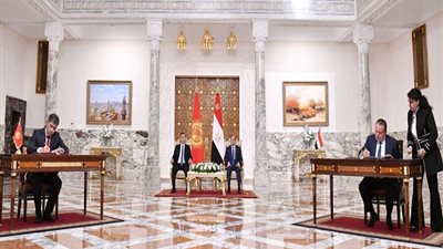 السيسي ونظيره القرغيزي يشهدان التوقيع على مذكرتي تفاهم بين البلدين (صور)