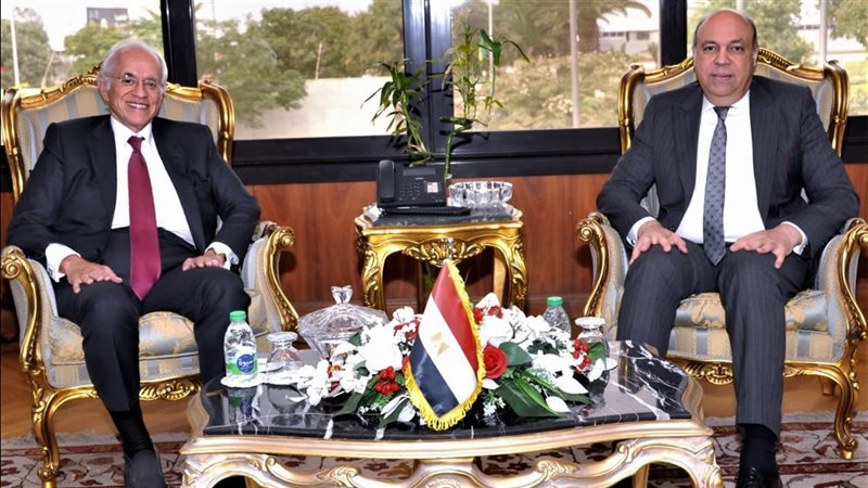 لقاء وزير الطيران