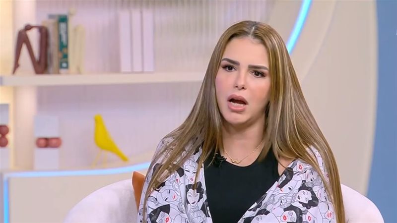 الفنانة دنيا عبد