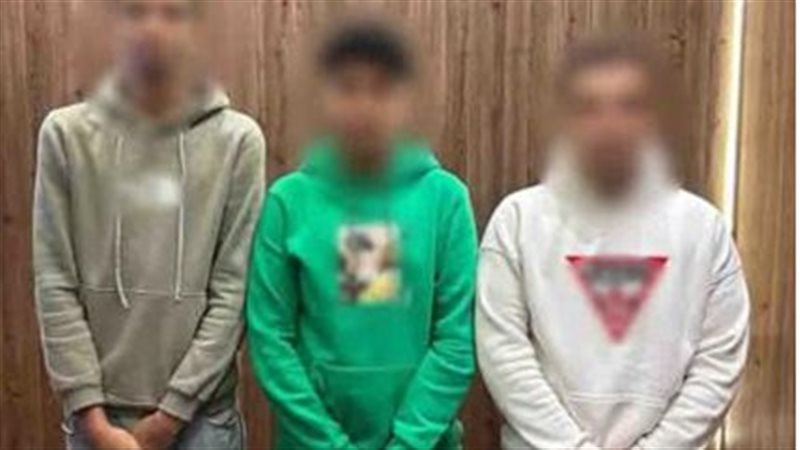 مشاجرة بين طلاب أمام