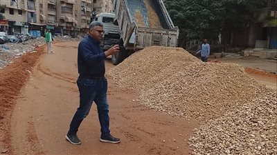 محافظ الجيزة يتابع تطوير شارع الإخلاص بالطالبية (صور)