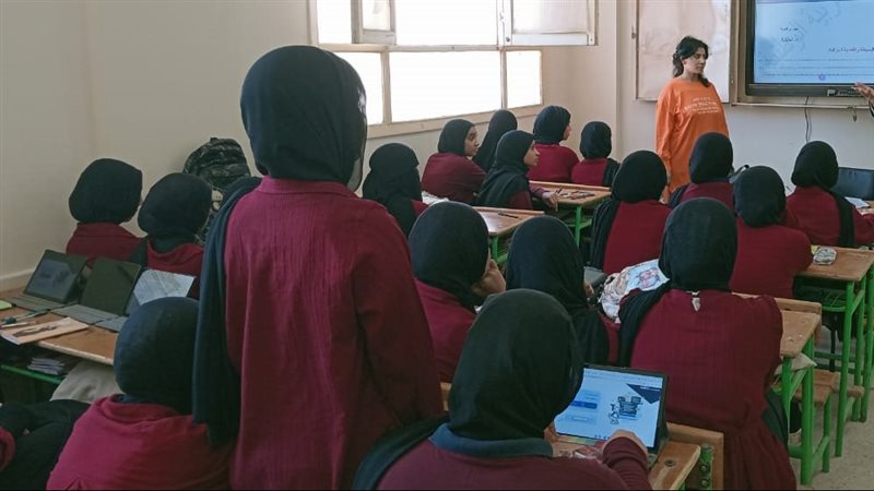 طالبات مدرسة اعدادية