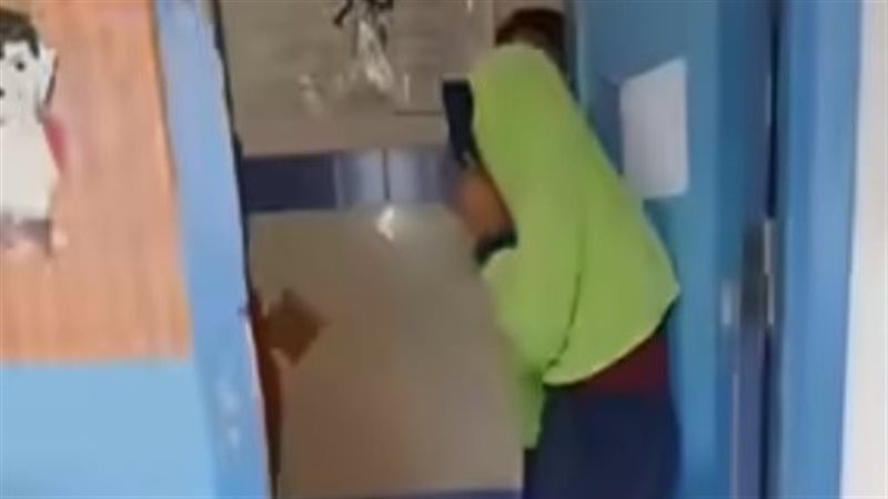 تنمر طلبة على معلمتهم