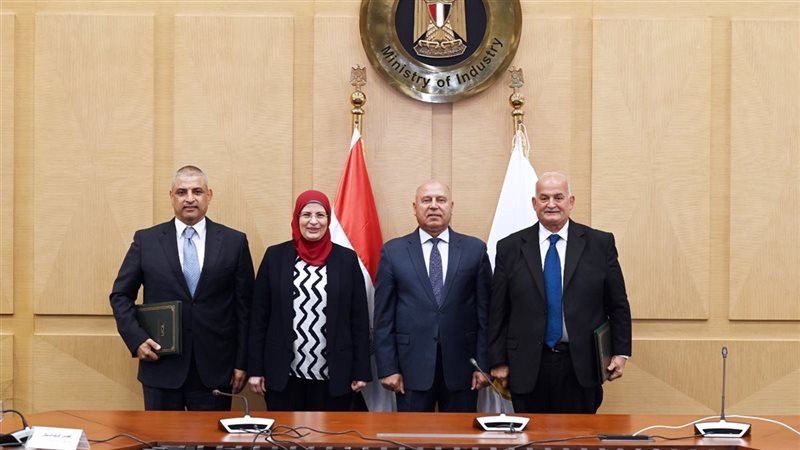  توقيع عقد إقامة