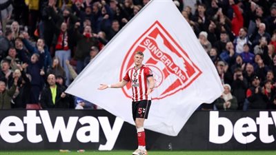 الدوري الإنجليزي، سندرلاند يتقدم على أرسنال بهدف في الشوط الأول 
