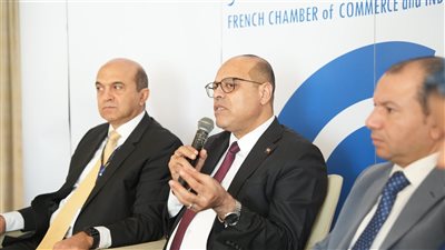وزير العمل يشارك باجتماع غرفة التجارة الفرنسية لاستعراض أثر قانون العمل الجديد على الاستثمار