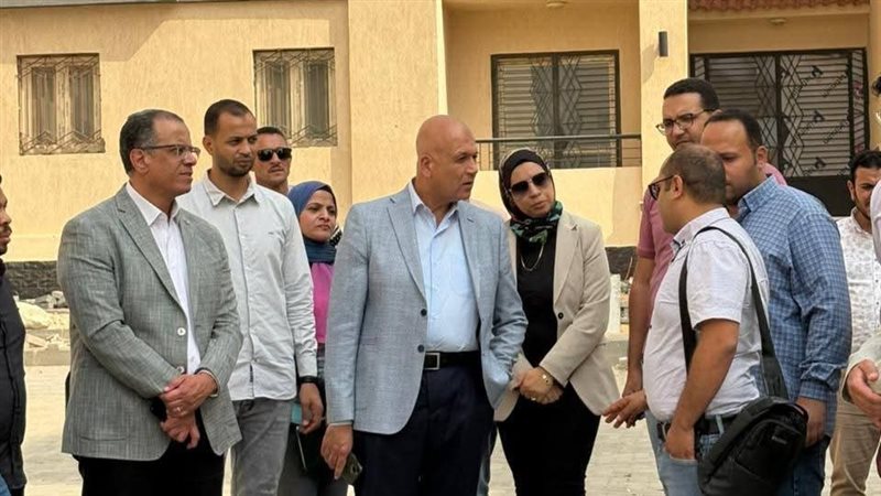 مسئولو الإسكان 