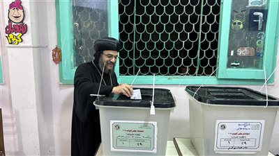 الانبا بافلى يدلى بصوته بانتخابات مجلس النواب فى الإسكندرية 