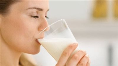 تفسير حلم شرب اللبن في المنام وعلاقته بخسارة طفيفة ومشاكل مؤقتة 