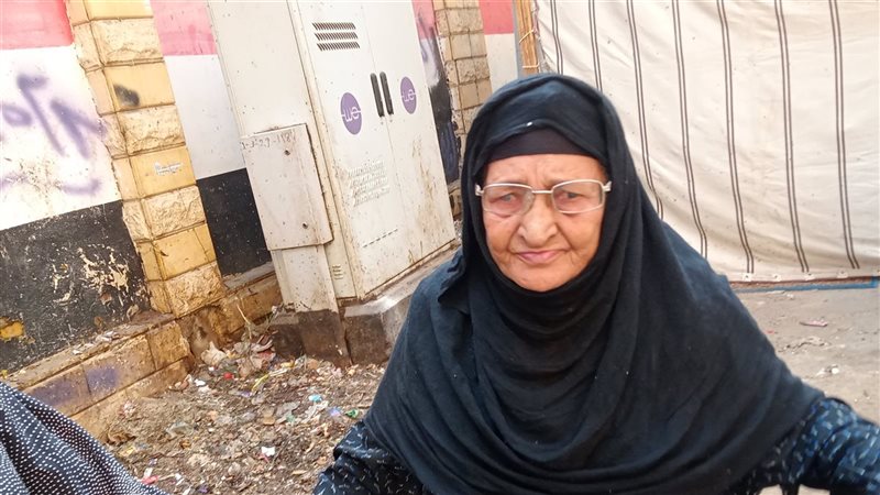 عجوز بالفيوم تدلي